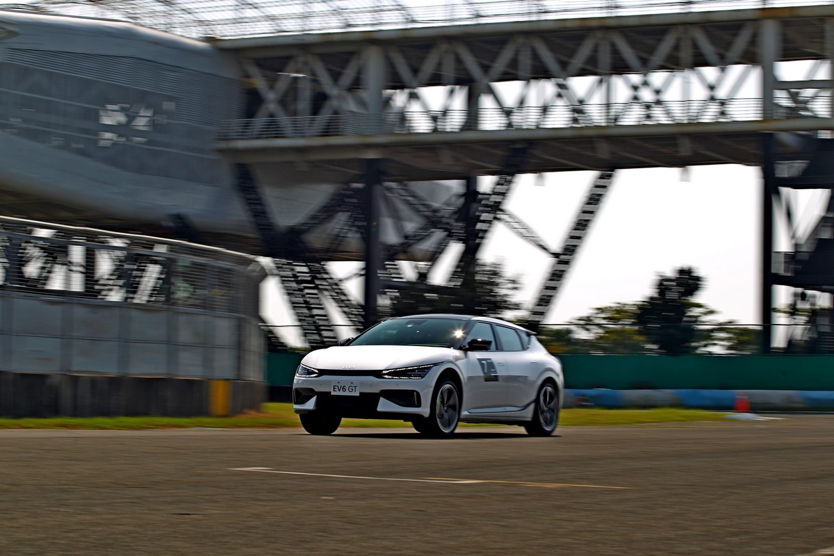 EV6 GT具有585hp/75.5kgm最大動力,0~100km/h實際跑出3.847秒成績。