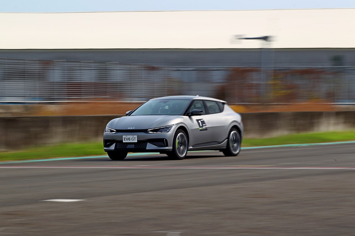 活動最讓人期待的就是全賽道試駕。