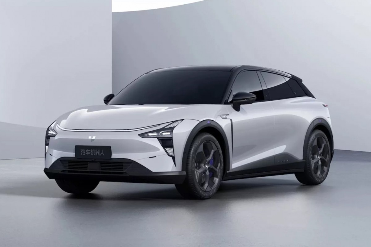 極越01是吉利汽車集團與百度聯手之作,外觀運動化之外,內裝鋪陳也相當具有科技感。