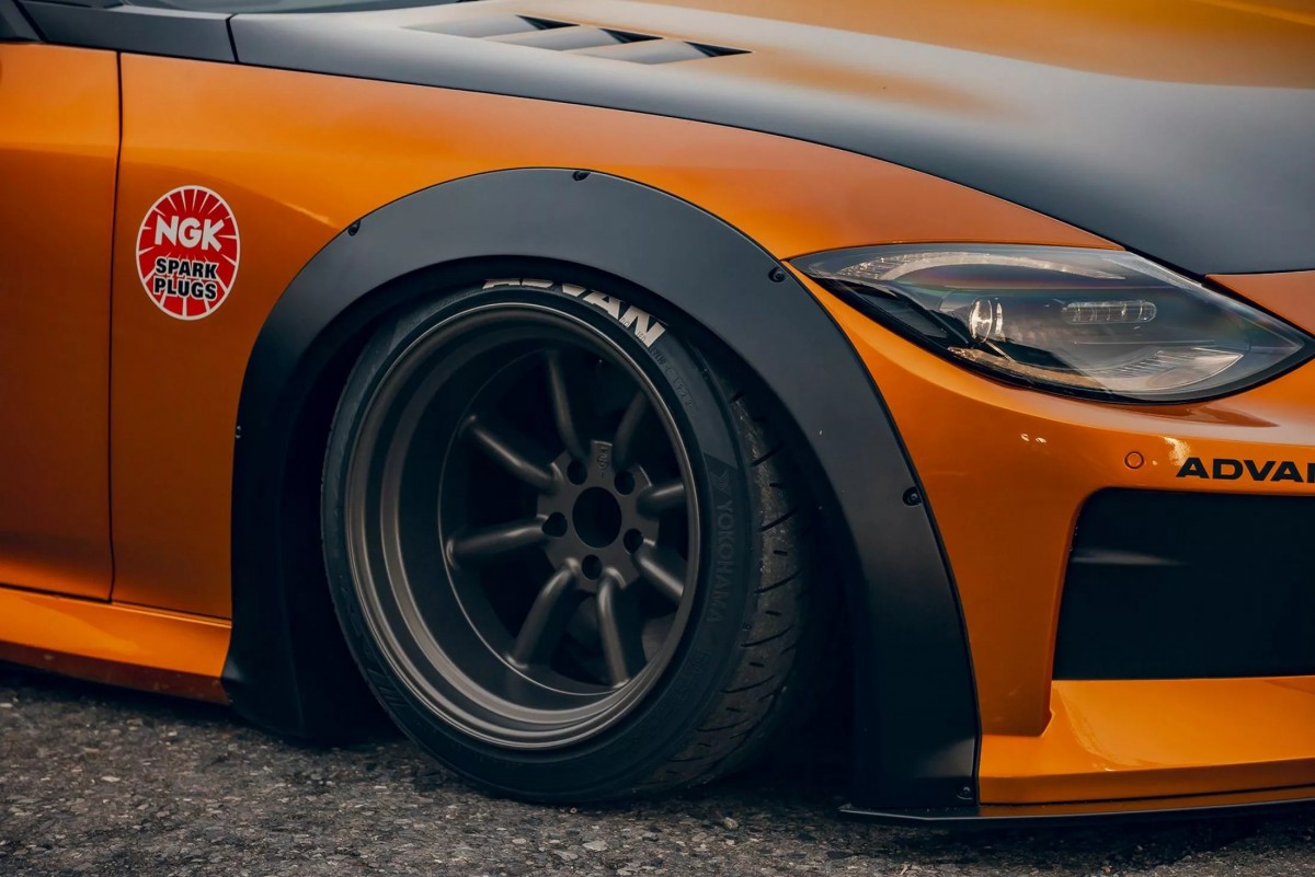 輪圈換上RS Watanabe經典設計,也是改裝的一大重點。