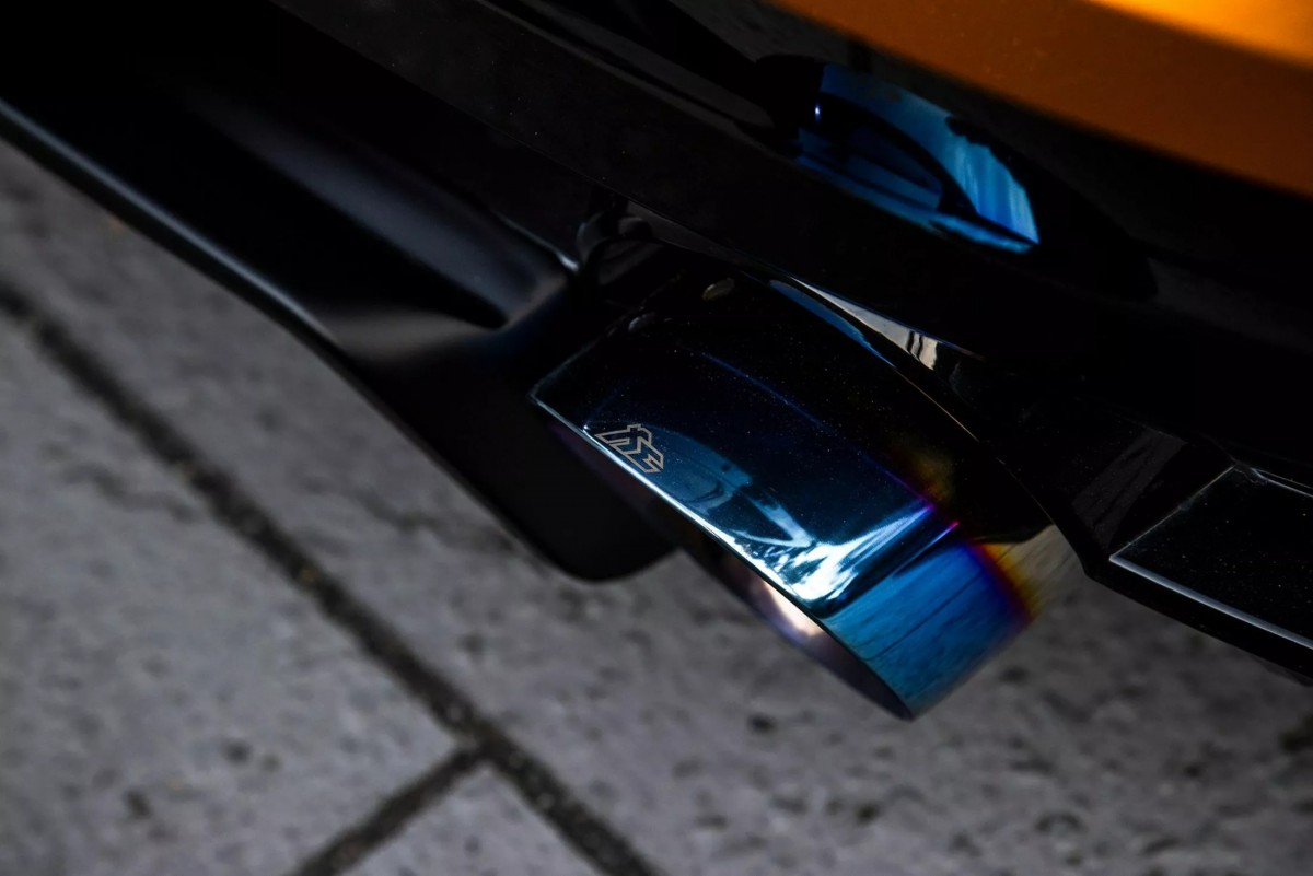 尾管也同步放大一些,但車尾保桿的變動並沒有很大。