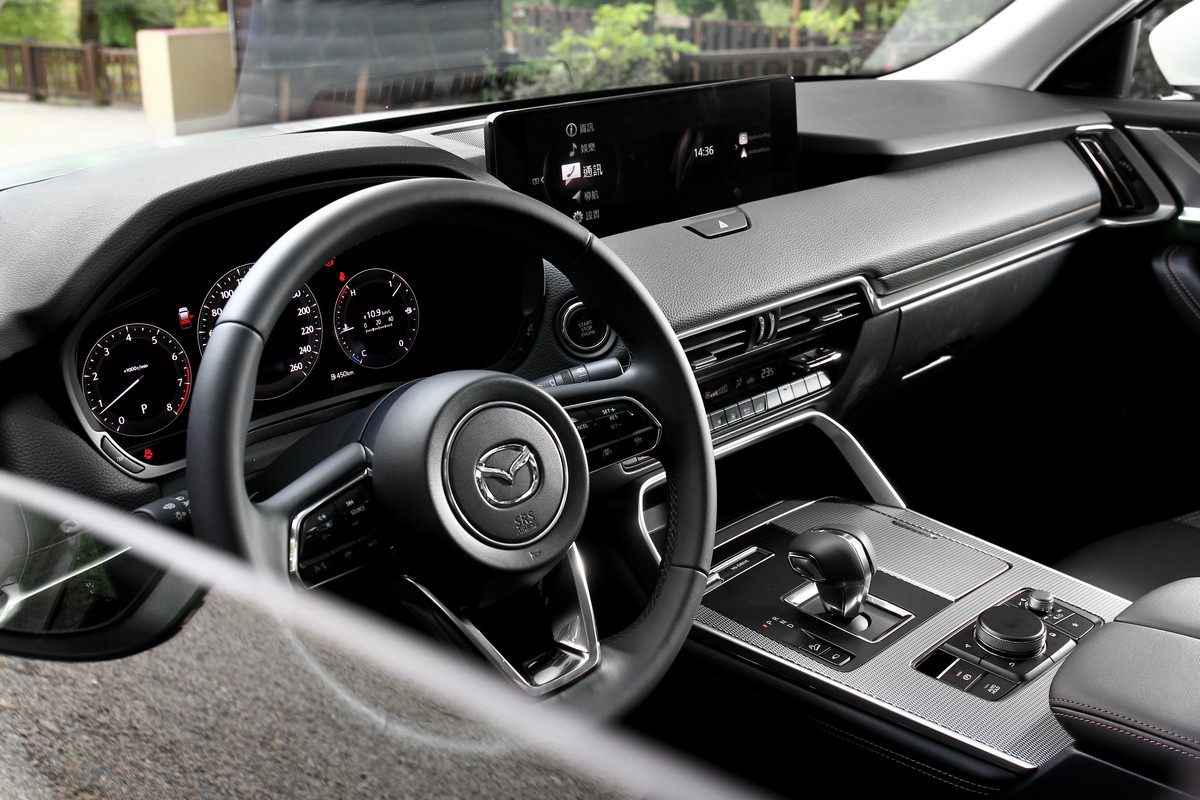 CX-60內採用全新日式諧調設計理念,全處沒有過多繁雜線條。