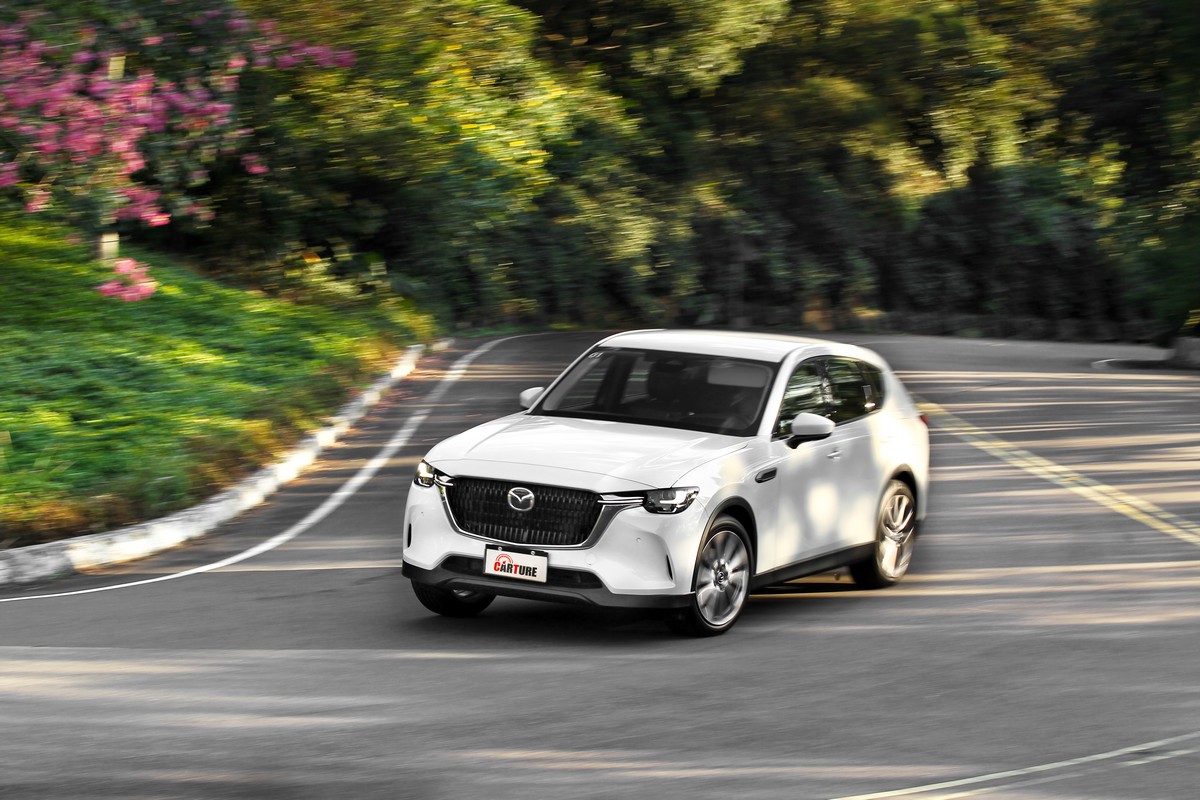 彎中動態穩定也沒有讓人不安的側傾,整體循跡性也能清楚掌握,但過彎速度過快則就會有略微破懷協調的反作用力。