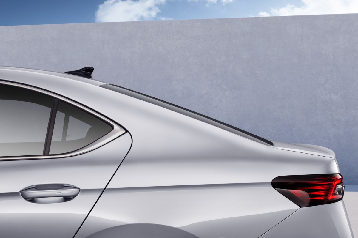 轎車採用掀背式的設計是Superb一直以來的風格,這樣的設計也讓後方行李拿取更為方便。