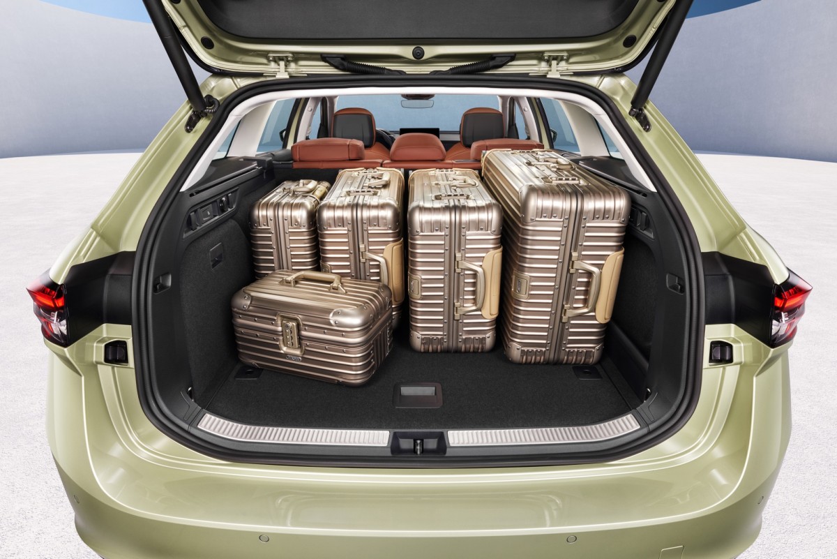 旅行車款的後車廂容量來到690公升,擺放大量行李完全不成問題。
