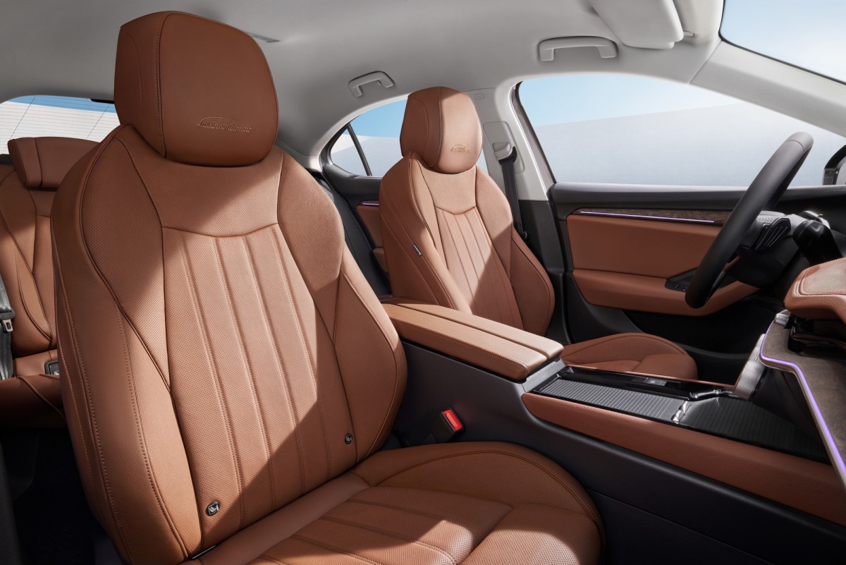 空間表現上因為軸距並沒有改變,因此主要是在頭部空間增加一些。