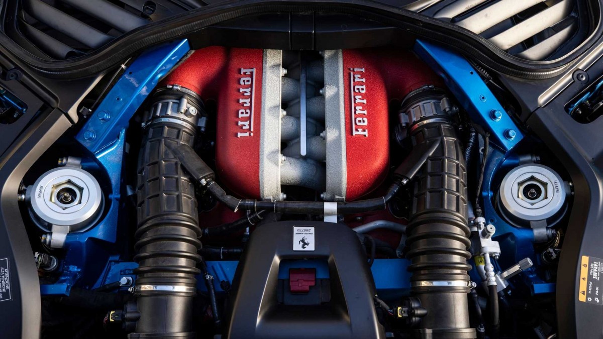 未來燃油引擎的數量會越來越少,但是法拉利也還在積極透過更環保的燃料讓內燃機動力延續下去。