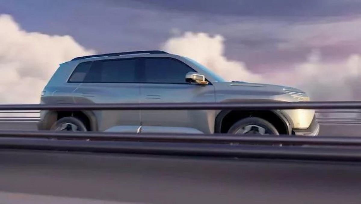 車側可以發現輪拱採用方形設計且非常外突,車輛粗獷的風格非常明顯。