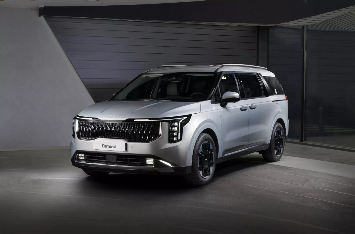 原廠還有推出Gravity Package套件,在水箱護罩、側邊踏板、輪圈都採用黑色的材料點綴。