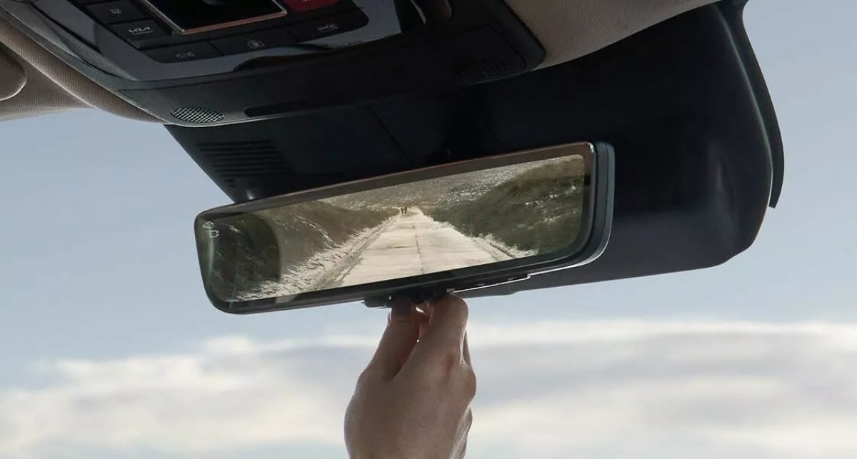 電子後照鏡的設計讓安全性提升,可以確保視線不被車內的乘客擋住。