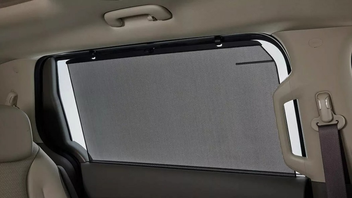 後排還有遮陽簾的設計,確保隱私效果更好。