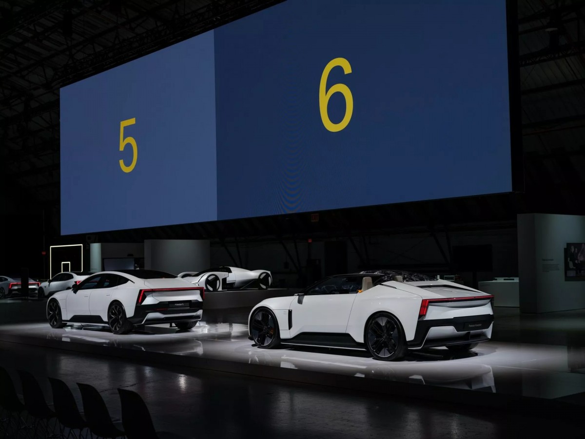 Polestar 5的外觀更有性能個性,而現場也有Polestar 6敞篷車型。