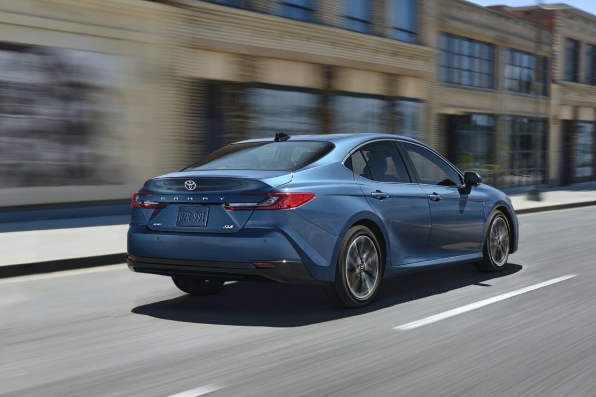 車尾的設計風格相對變化幅度不大,但是尾燈的形狀也是變得更為銳利有型。