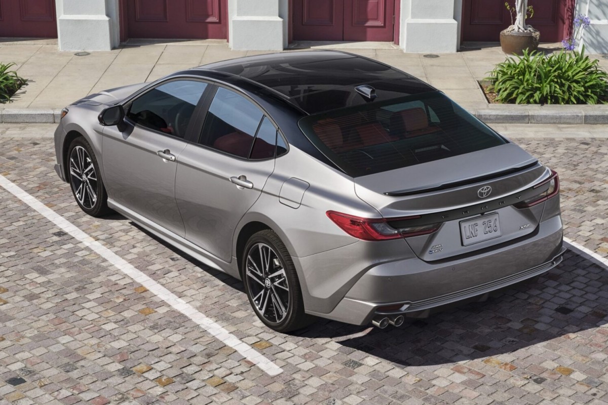 車身線條看起來更為有型,整體的設計風格都更偏向年輕化,同時也更有運動色彩。