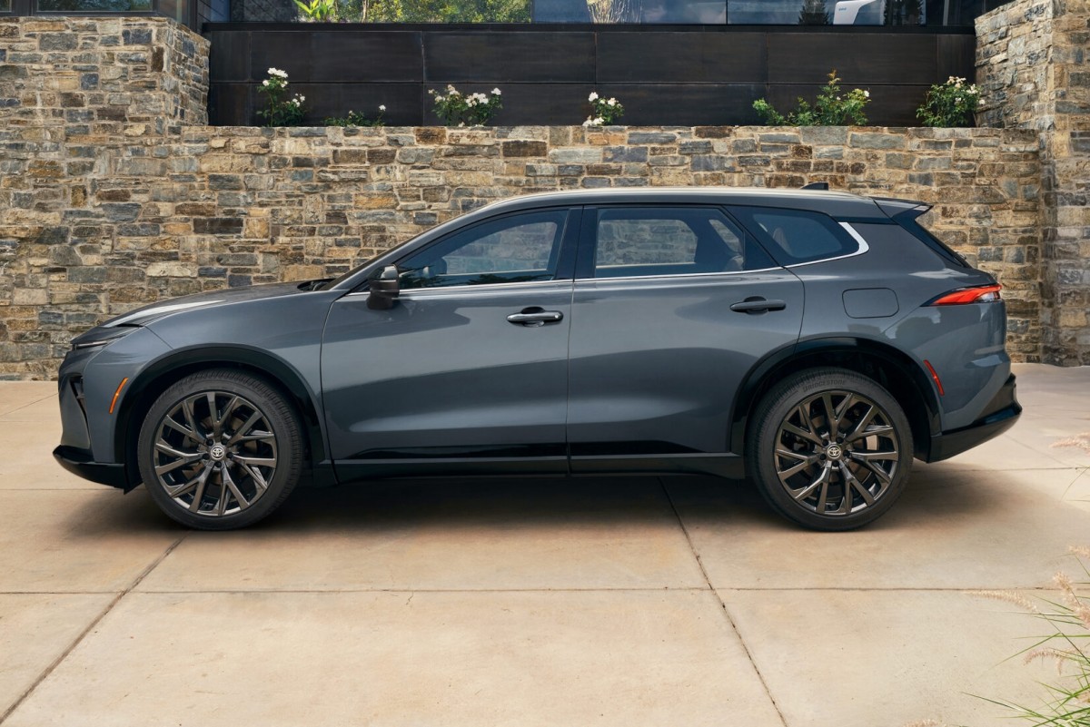 輪圈有著19吋以及21吋兩種選擇,而之所以取名為Signia是為了讓客戶感受到更好的精緻感。