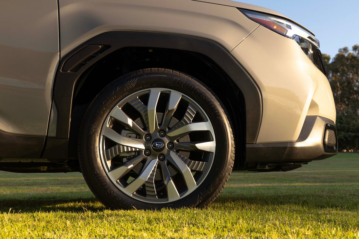 Base/Premium車型配17吋輪圈,Limited車型配18吋,Sport和Touring車型則為19吋。