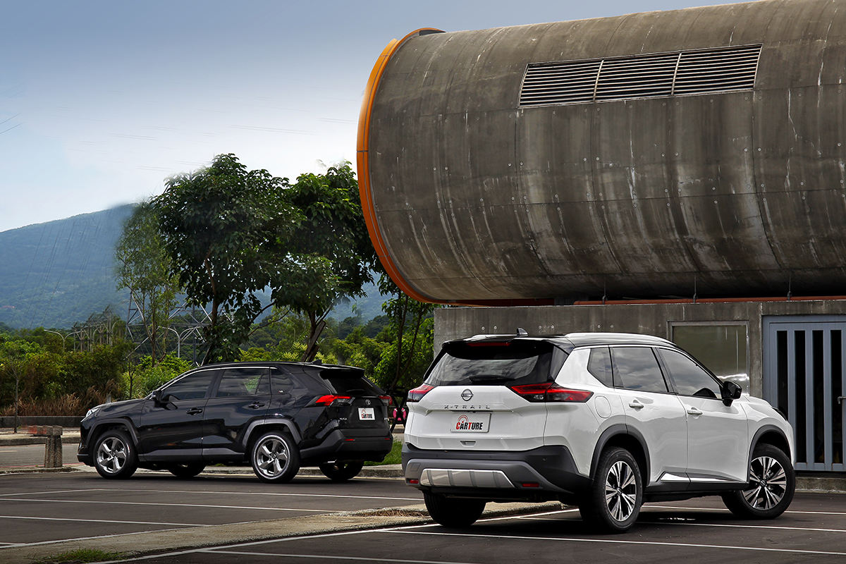 一般科技配備方面X-TRAIL輕油電略勝一疇,而在行路靜謐性與聽覺表現部分更是X-TRAIL輕油電的強項所在。