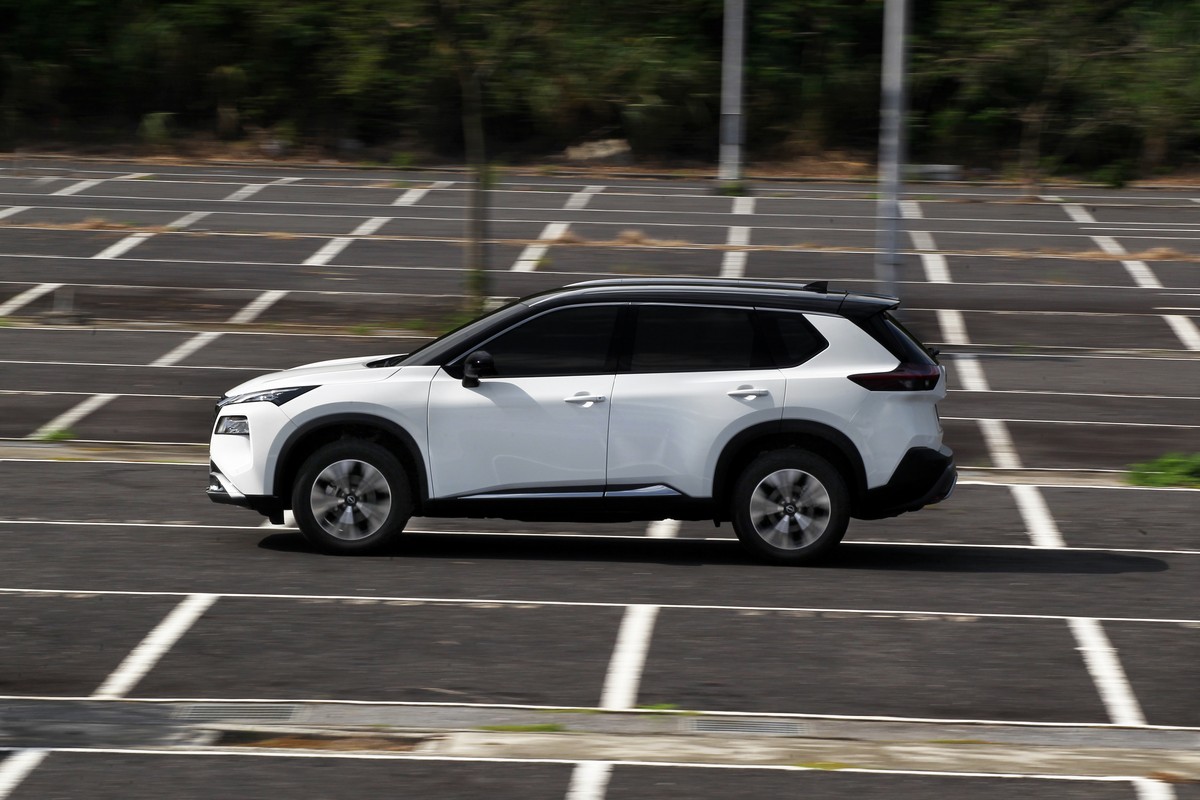 X-Trail輕油電以一具1.5升VC-TURBO可變壓縮比渦輪增壓引擎作為主要動力來源,再搭配12V電能輔助系統提供電動馬達電力可提供204ps最大馬力與30.6k-gm峰值扭力。