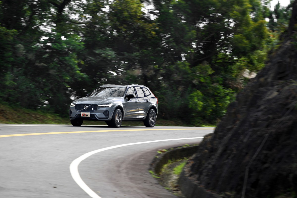 Ohlins懸吊讓XC60在彎中有著穩定的表現。