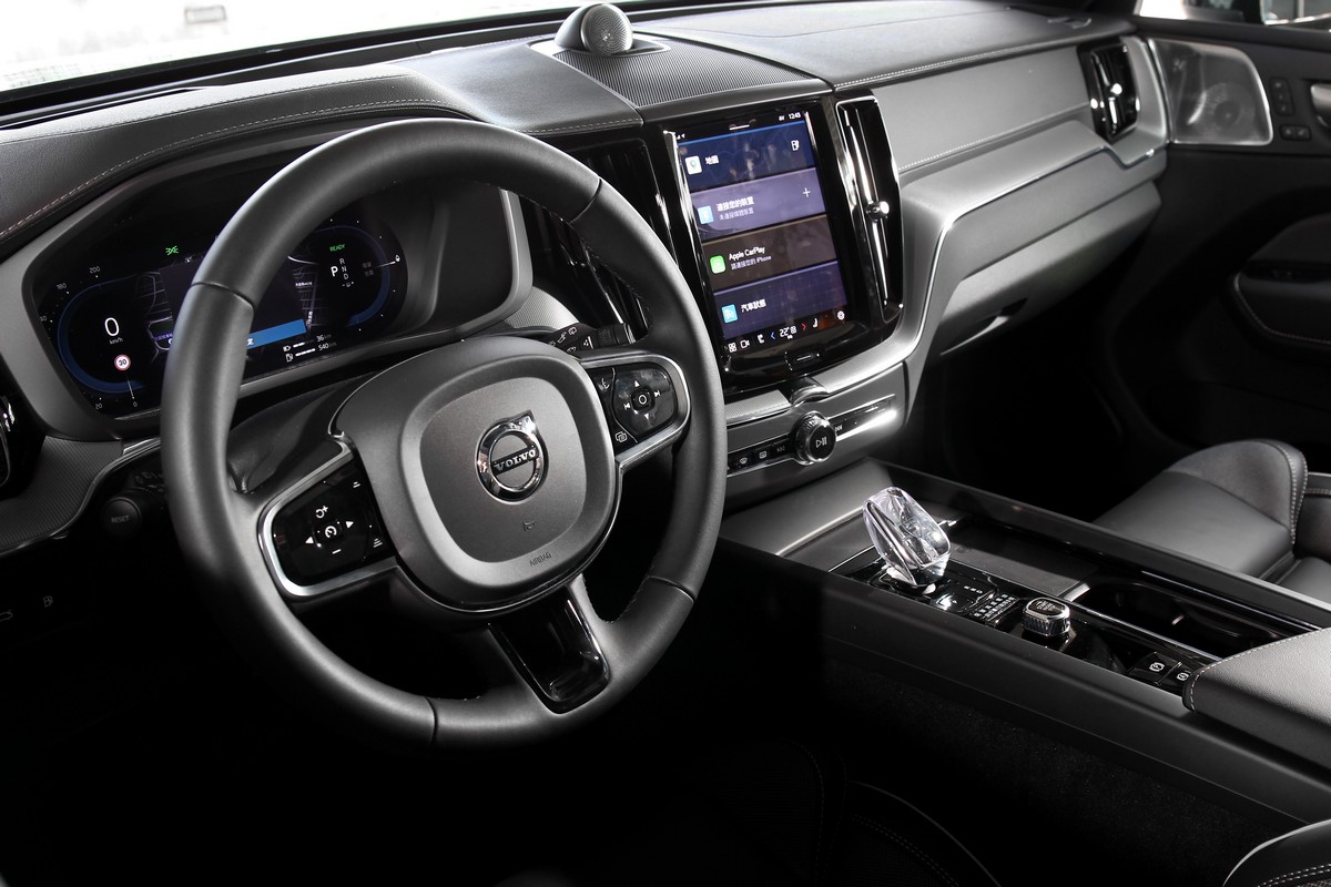 XC60 Recharge Polestar Engineered T8並無太多強調性能裝飾。