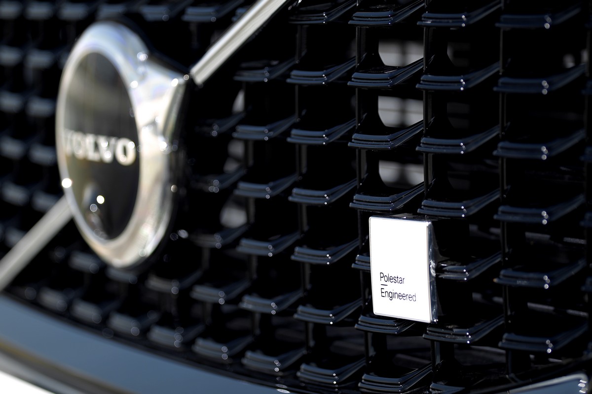 水箱護罩與車尾都有Polestar Engineered銘牌。