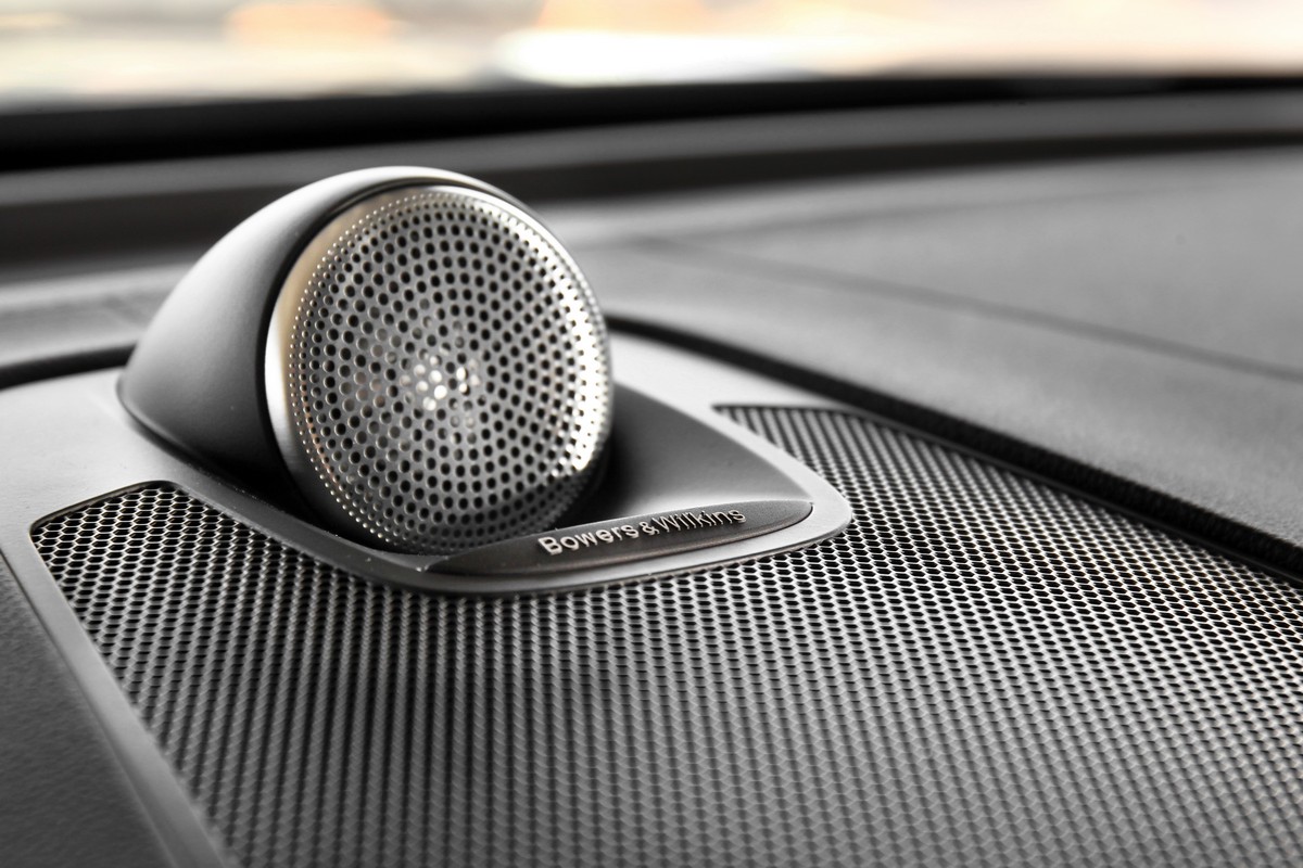 15支Bowers & Wilkins揚聲器帶來優美的音質。