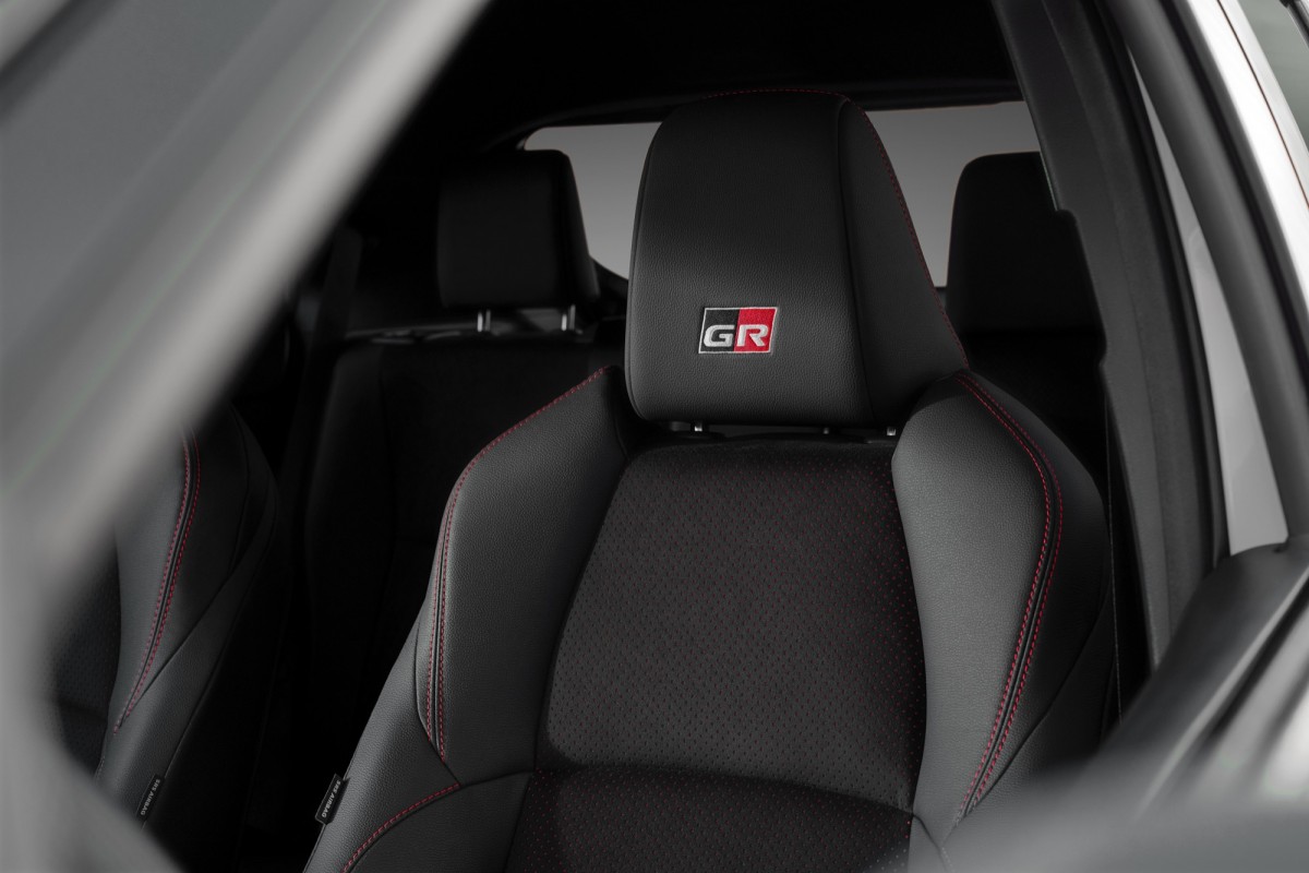 GR Sport車型的座椅配置也不太一樣,有著GR徽飾加持更有魅力。