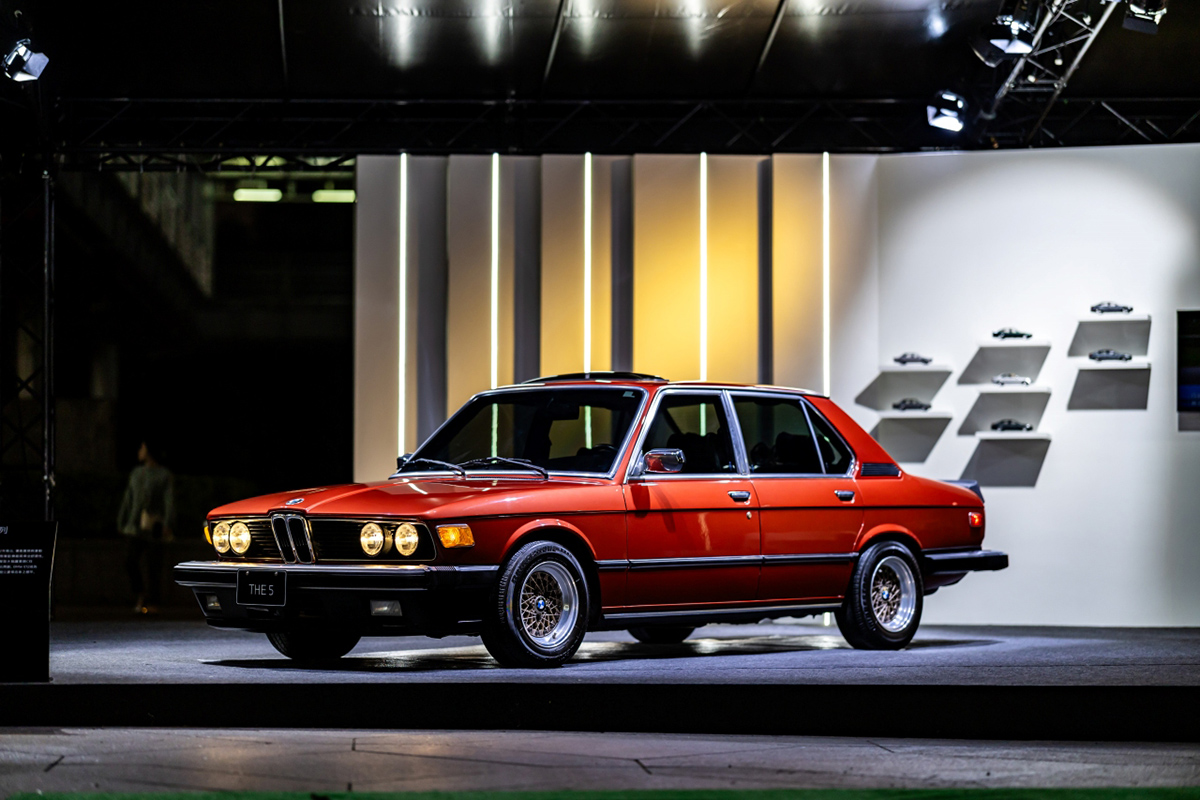 BMW以1972年登場的首款5系列,奠定世上最成功的Business Sedan中大型豪華房車地位,承襲過往歷代5系列的成功經驗,持續創造並挑戰,為全新世代BMW 5系列寫下傲視級距的傳奇篇章。