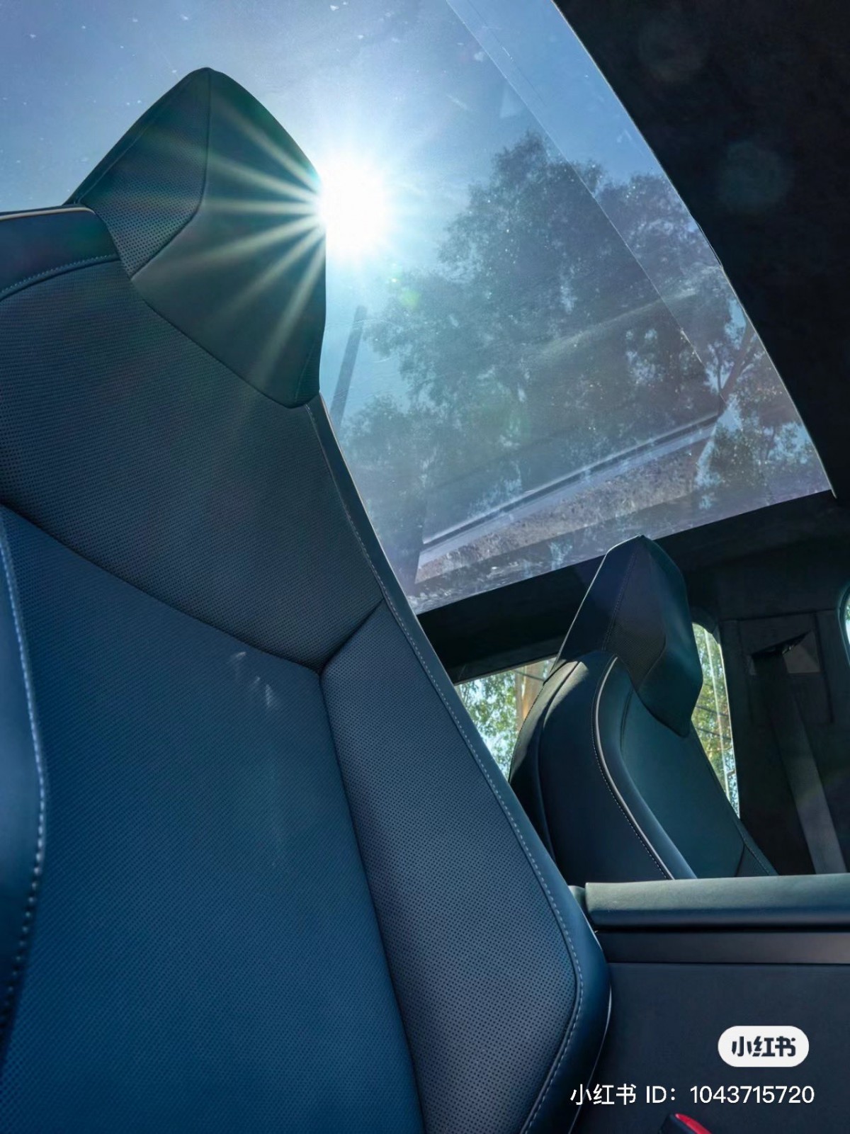 全景玻璃天窗面積相當大,而這塊玻璃有什麼樣的科技也讓人好奇。