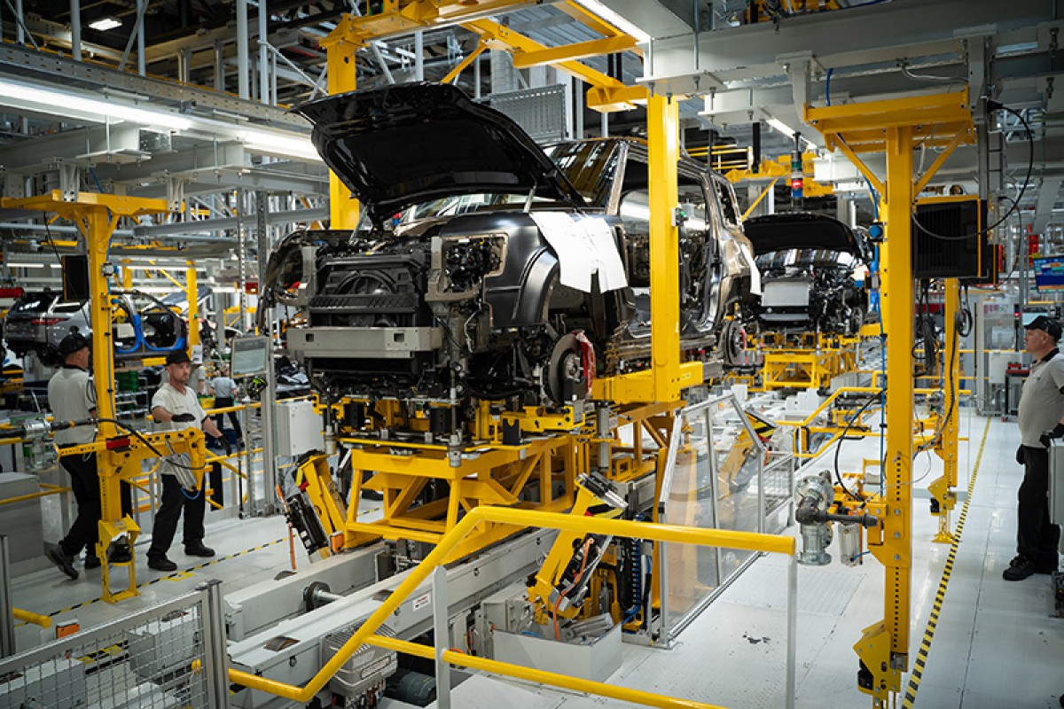 JLR目前嚴重缺料,許多車待修已長達數月之久,JLR允許經銷商使用二手零件更換。