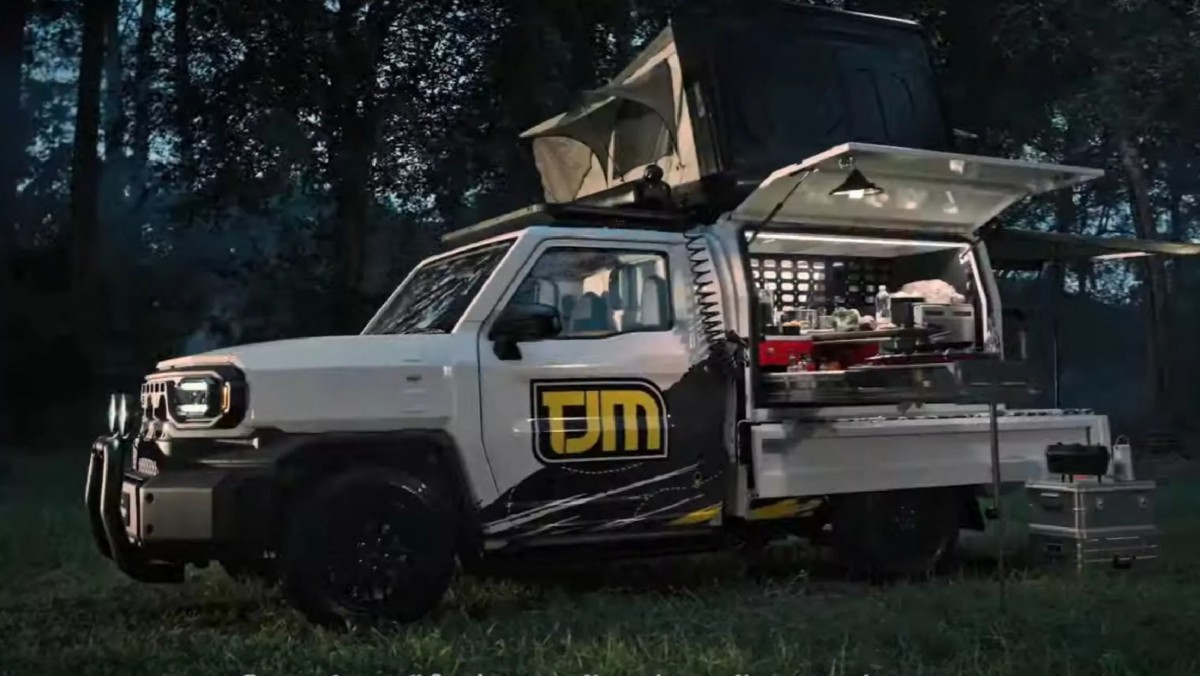 有著完整的爐具搭配上車頂帳,可惜車輛沒有四驅系統無法爬山涉水。