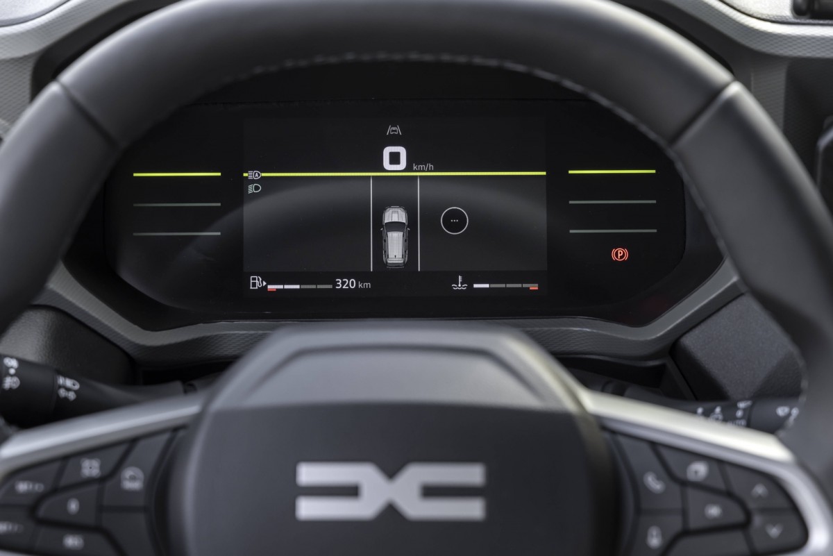 數位儀表雖然只有7吋,但是在這類入門車款擁有數位儀表已經非常優秀。