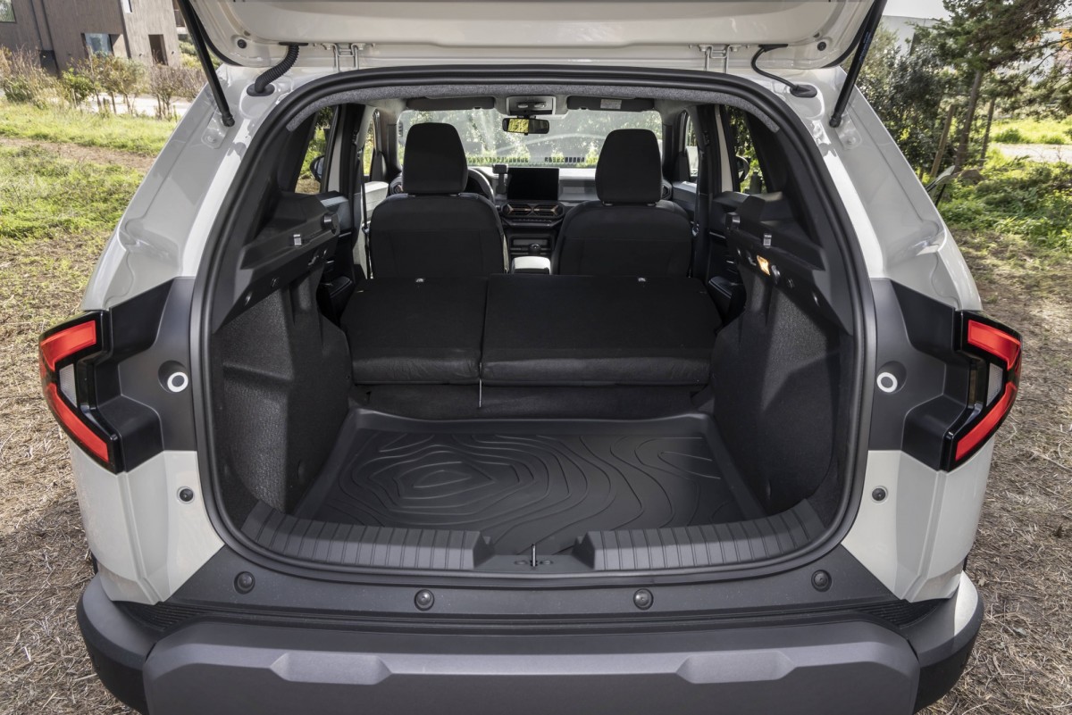 後車廂部分放大了6%,現在容量來到472公升。