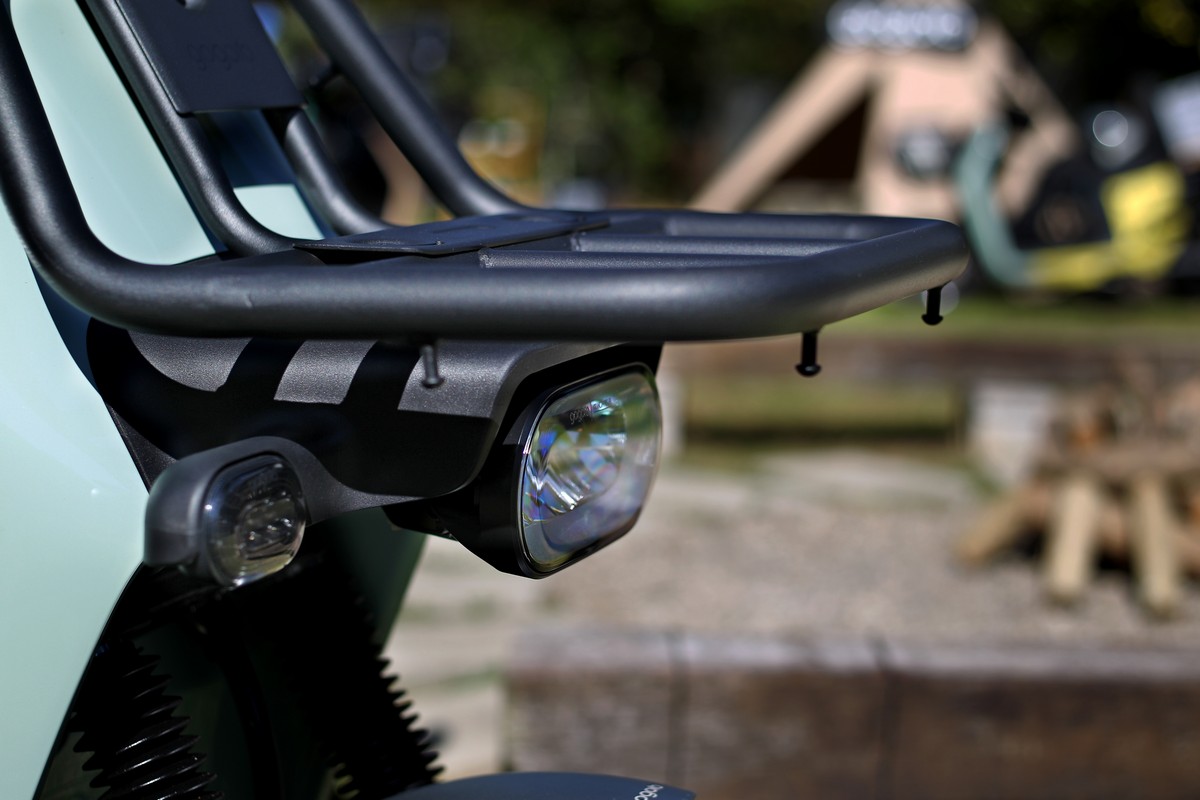 凸出的頭燈相當能吸引目光。