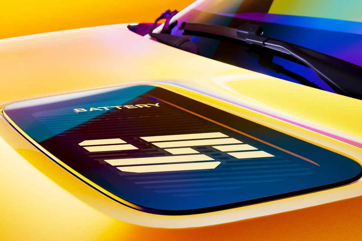 Renault 5 E-Tech造型似乎和概念車一樣,引擎充電指示燈滿電時會顯示5數字。