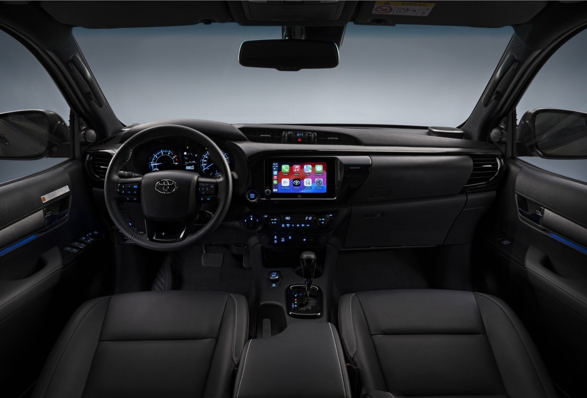 中央的8吋車機系統可以使用無線Apple CarPlay以及Android Auto功能。