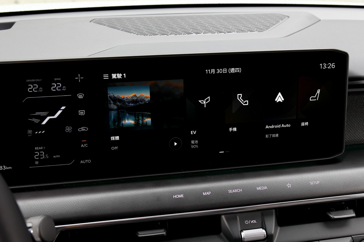 除卻12.3吋數位儀錶,Kia EV9更以5吋空調介面外加中央12.3吋多功能觸控螢幕擔當車內所有系統的控制介面。