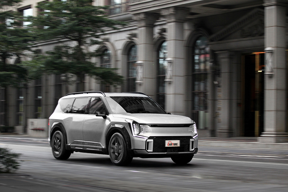 EV9 GT-line AWD絕不僅只設計前瞻科技先進,動態表現也相當了得。