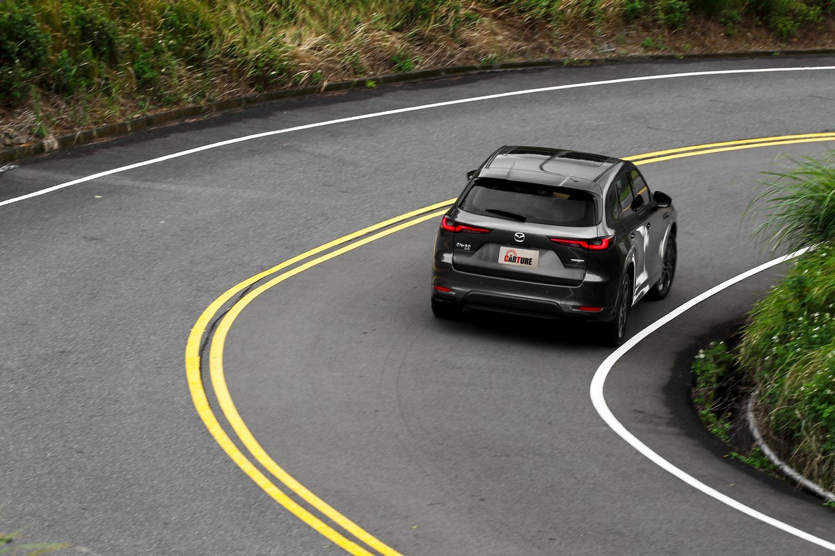 CX-60 33T加速非常輕快敏捷,六缸引擎聲浪若再渾厚低沉會更好。