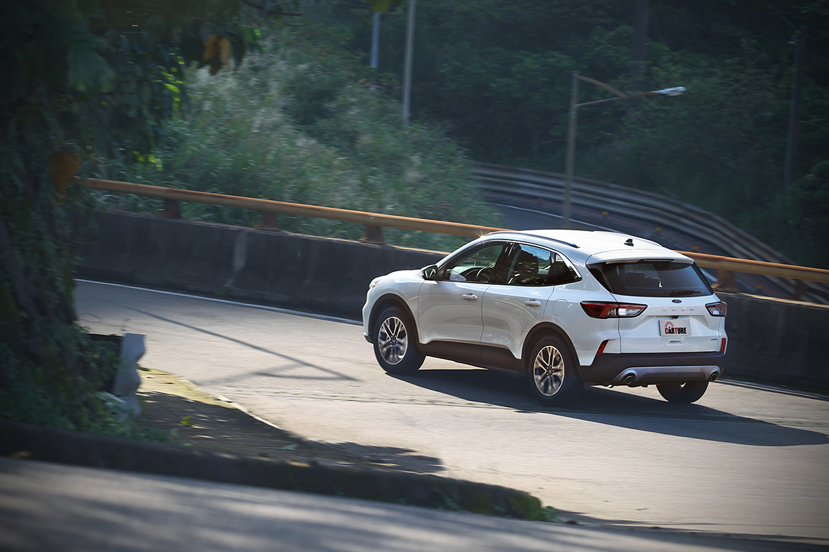 堅實的高剛性底盤加上180ps與26.3kg-m峰值輸出,加速體感甚至超越帳面數據想像。