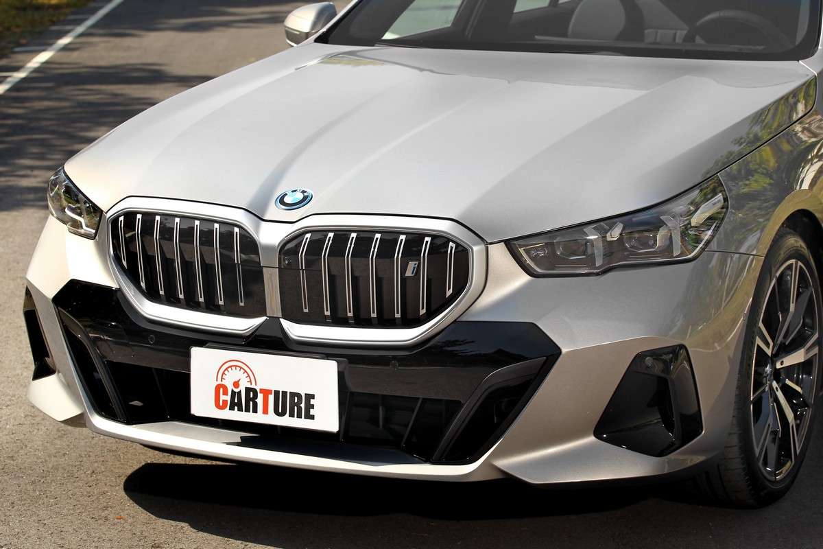 M空力套件與黑色高光澤氣壩帶來運動氣息。