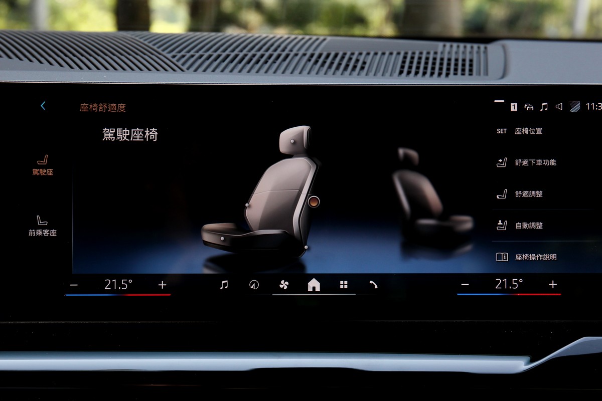 舒適型座椅有提供側項調整功能,在Sport模式會自動緊縮。