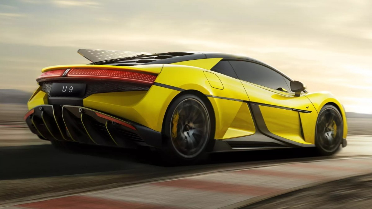 車輛加速表現相當亮眼,而其配置的「雲輦X」主動懸吊控制系統也是一大看點,這套系統甚至可以讓車輛三輪行駛。