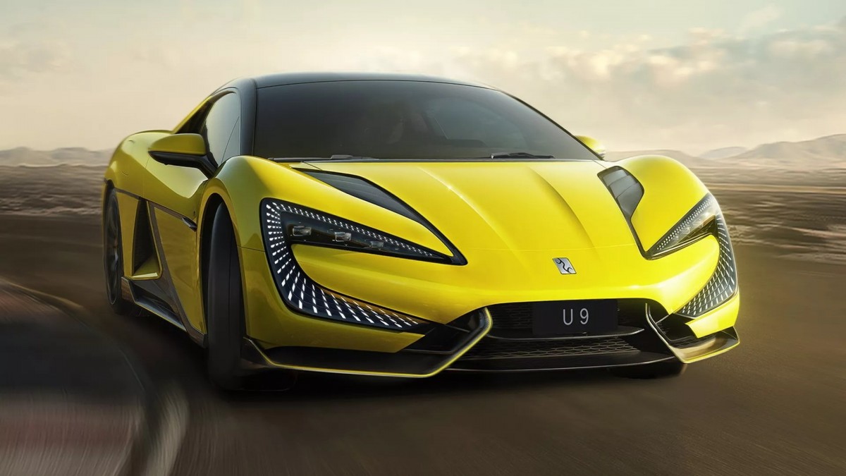 搭載這麼多科技在車上,仰望U9只要100萬人民幣,折合台幣約438.7萬就可以擁有。