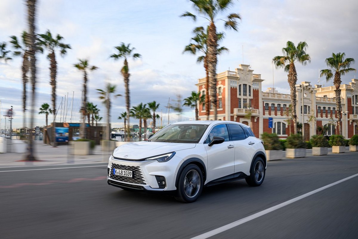 動力搭載1.5升三缸油電系統,擁有136hp/18.9kgm最大輸出國內預計會導入前驅車型。