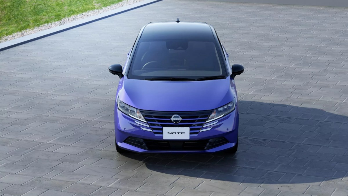 水箱護罩的格柵與日行燈的相當特別,下氣霸也呈現出V型式樣。