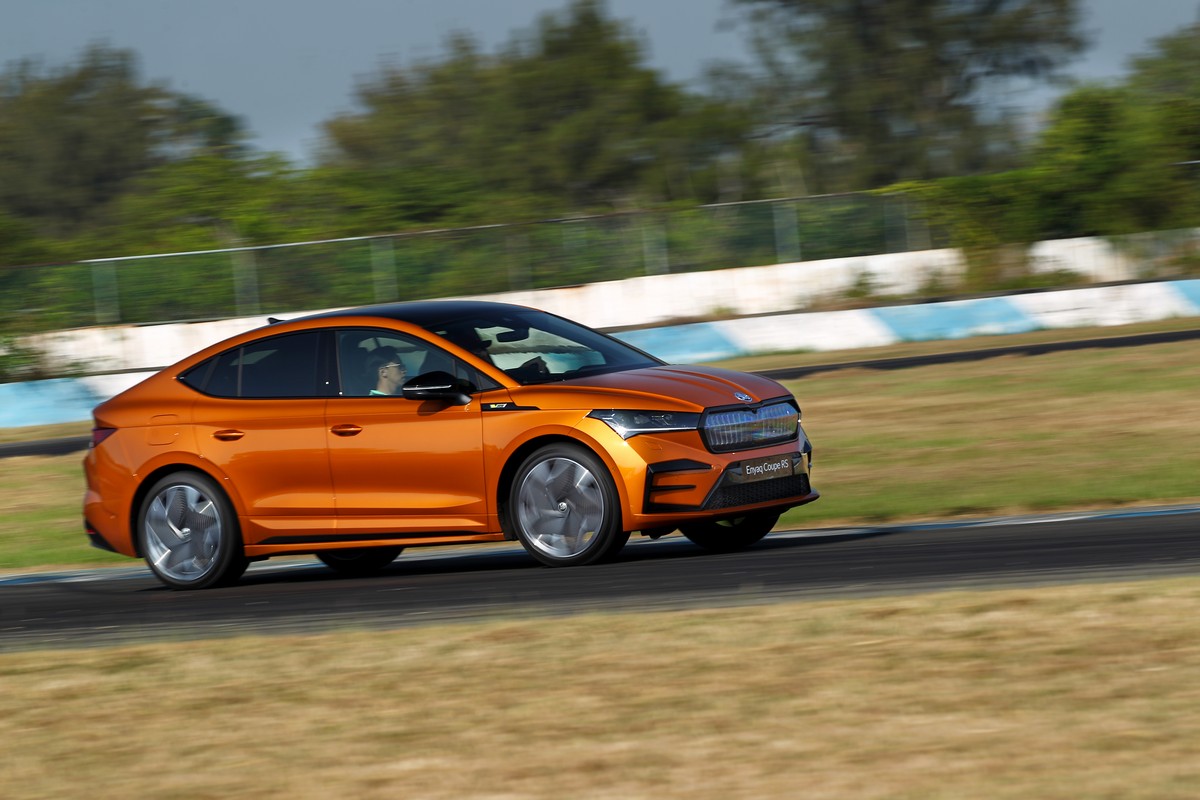 面對賽道Enyaq Coupe RS iV的性能味就淡了些。