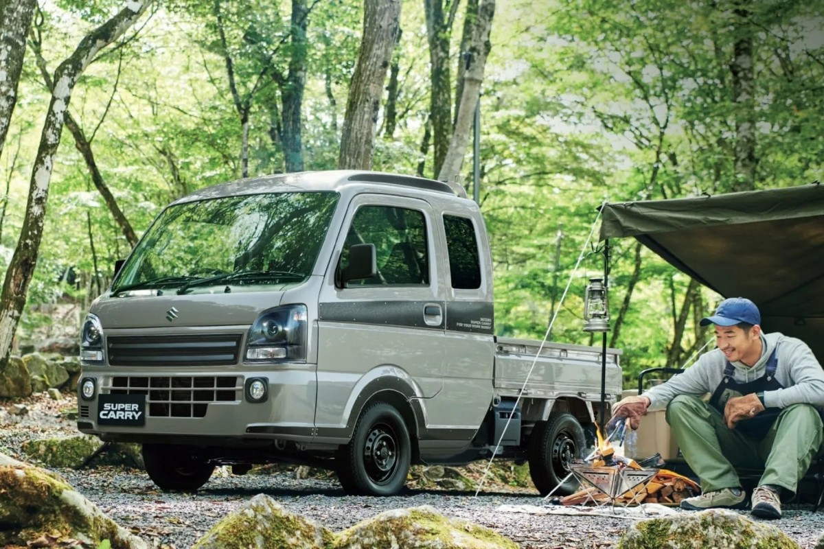 雖然這輛Suzuki Super Carry X Limited尺寸有點小,但是經過風格化的改裝之後變成一輛有趣的車款。