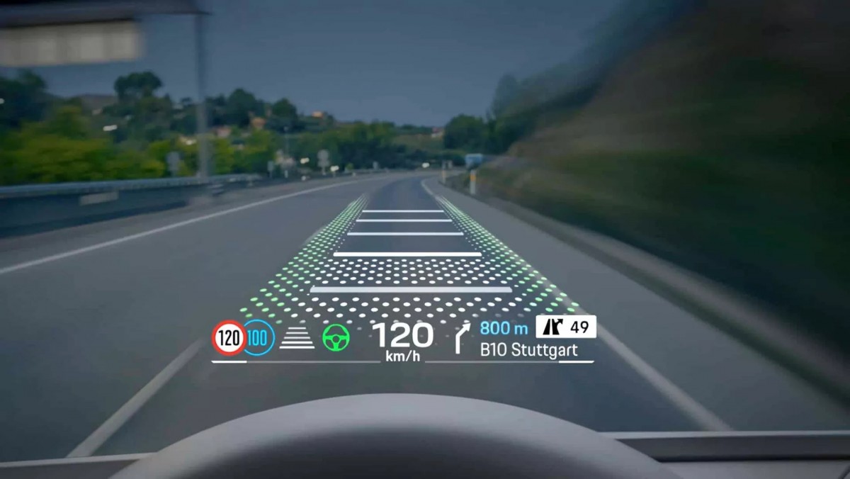 Macan EV座艙比照Cayenne及Taycan配備三螢幕。