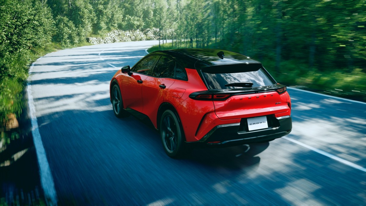 車尾的PHEV銘牌也是車輛的一大特色。